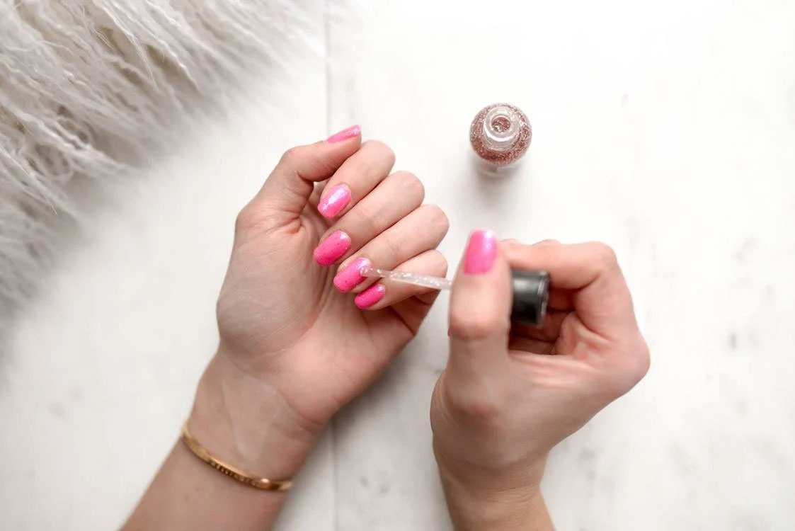  De 10 mest moderigtige manicure trends for forår-sommer 2025